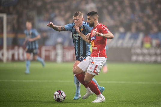 Djurgårdens Victor Edvardsen och Degerfors Sean Sabetkar