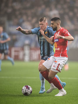 Djurgårdens Victor Edvardsen och Degerfors Sean Sabetkar