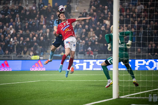 Djurgårdens Hjalmar Ekdal och Degerfors Gustav Granath