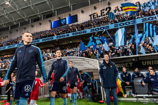 Djurgårdens Piotr Johansson ocinför fotbollsmatchen i