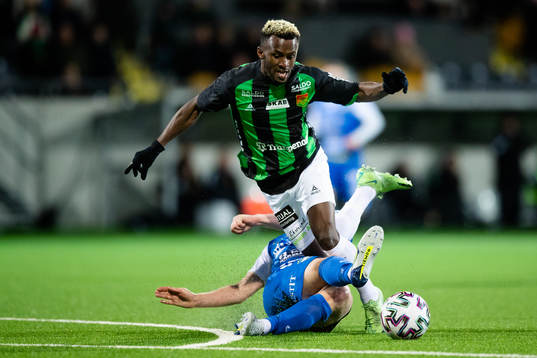 GAIS Rickard Emeka Friday fälls av Oddevolds Pontus