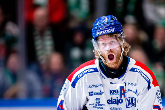 Oskarshamns Philip Samuelsson har ont