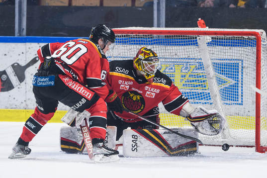 Luleås Julius Honka och målvakt Joel Lassinantti