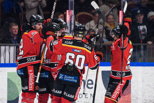 Luleås Linus Fröberg jublar med lagkamrater