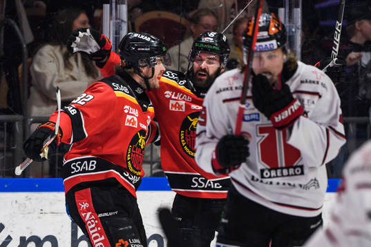 Luleås Oscar Engsund och Linus Fröberg jublar