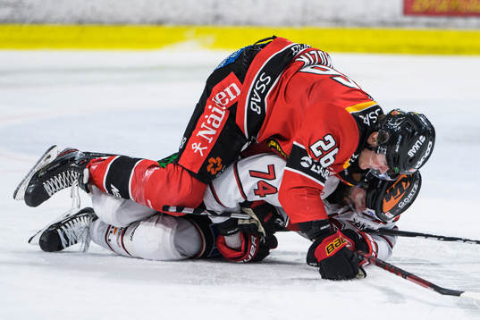 Luleås Radek Muzik och Örebros Nick Ebert