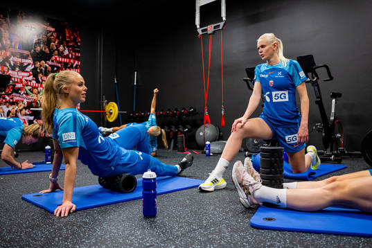 Nora Eide Lie and Karina Sævik of the Norwegian women's