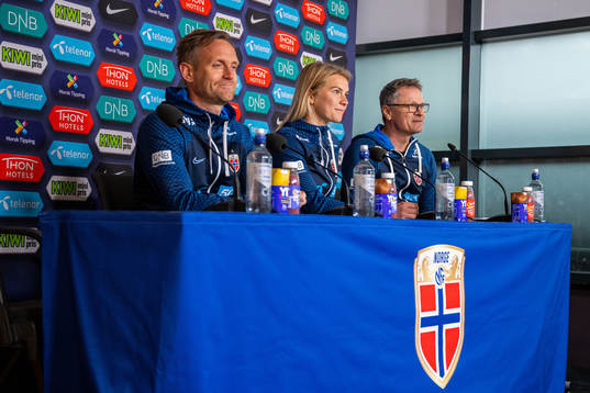 Martin Sjögren, head coach, Ada Hegerberg and Halvor Lea,