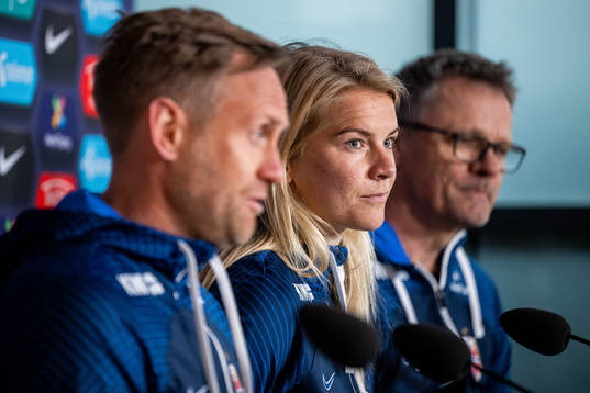 Martin Sjögren, head coach, Ada Hegerberg and Halvor Lea,