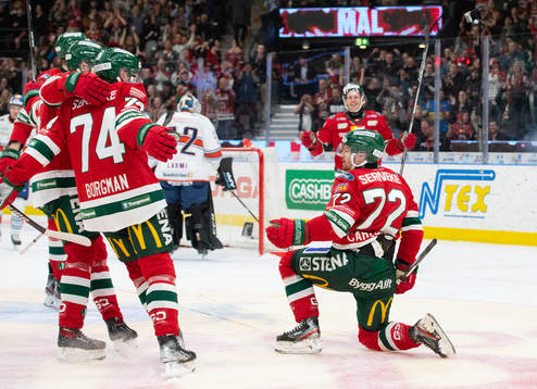 Frölundas Patrik Carlsson jublar med lagkamrater