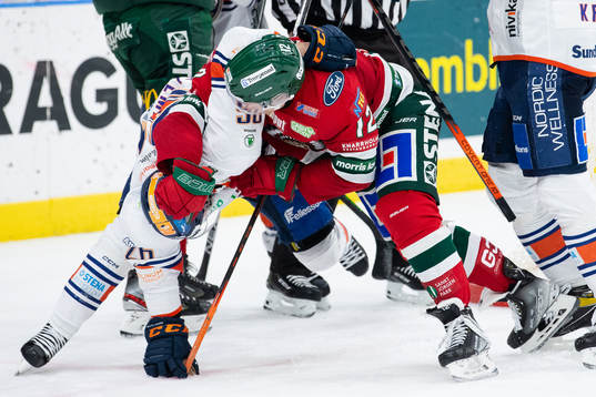 Växjös Joel Kellman och Frölundas Max Friberg i fight
