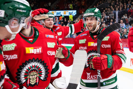 Frölundas Stefan Elliot jublar med lagkamrater