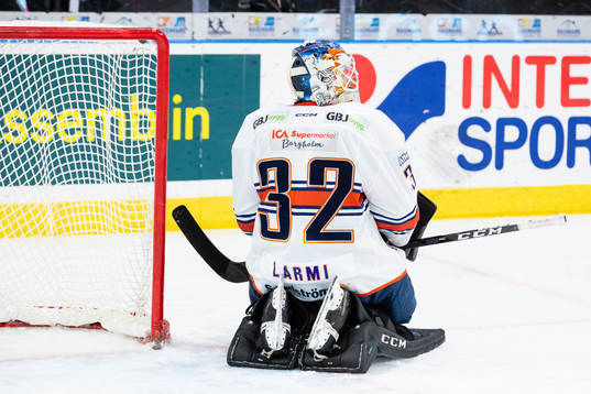 Växjös målvakt Emil Larmi deppar