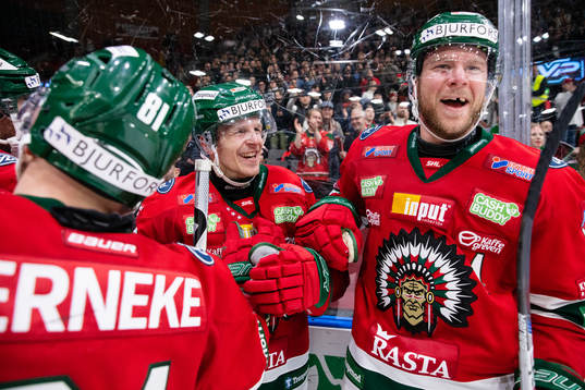 Frölundas Max Friberg och Christian Folin jublar