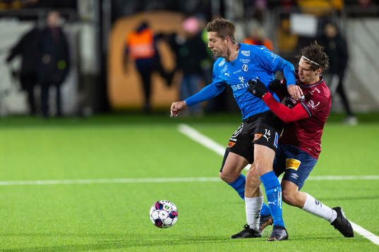 Halmstads Mikael Boman och Örgrytes Kevin Ackermann
