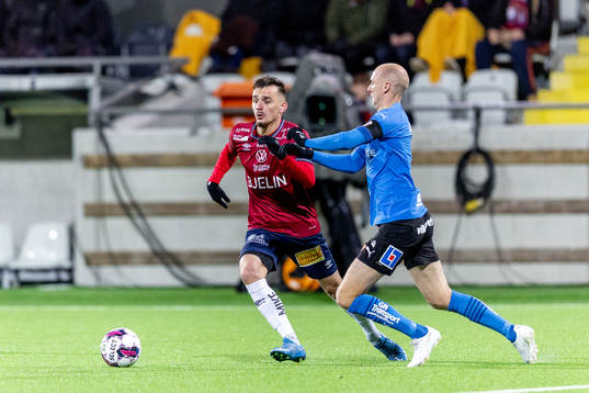 Örgrytes Ajdin Zeljkovic mot Halmstads Andreas Johansson