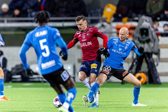 Örgrytes Ajdin Zeljkovic mot Halmstads Andreas Johansson