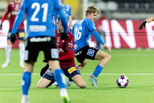 Halmstads Erik Ahlstrand mot Örgrytes Elias Gustafson