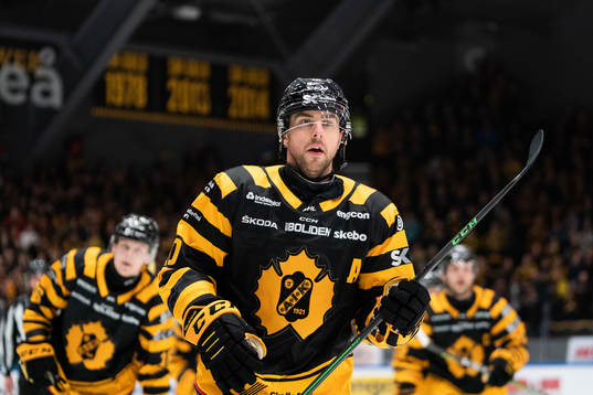 Skellefteås Joakim Lindström jublar