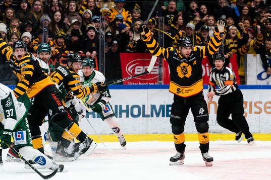 Skellefteås Joakim Lindström jublar