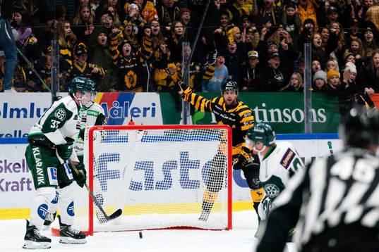 Skellefteås Joakim Lindström jublar