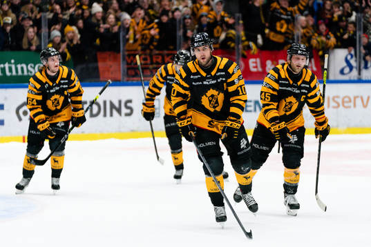 Skellefteås Joakim Lindström jublar