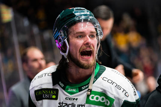 Färjestads Linus Johansson reagerar