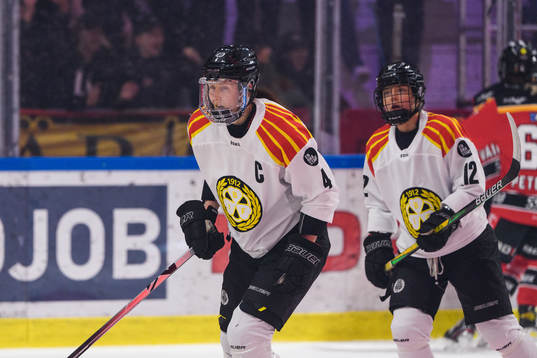 Brynäs Rosa Lindstedt och Mina Waxin deppar