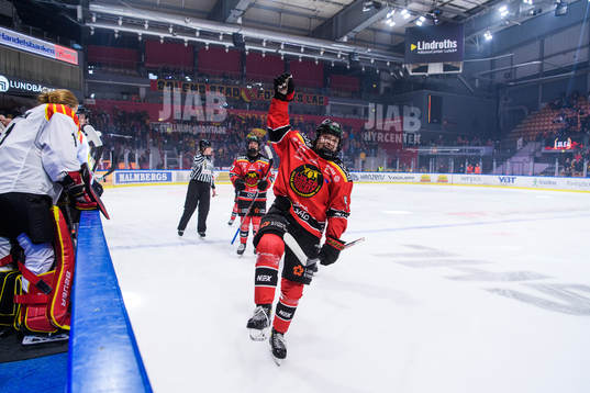 Luleås Viivi Vainikka jublar