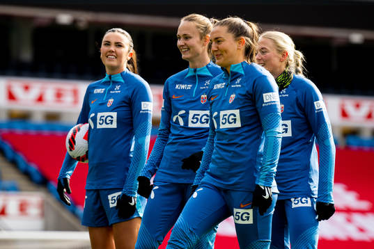 Ingrid Syrstad Engen, Caroline Graham Hansen and Vilde Bøe
