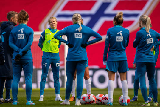 Ada Hegerberg and players of the Norwegian women's national
