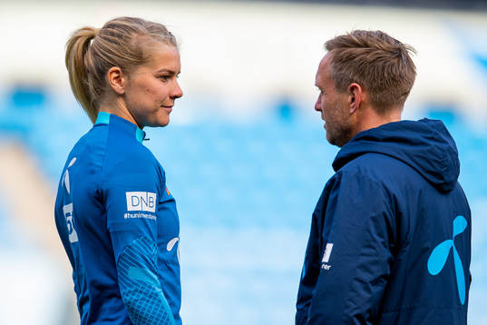 Ada Hegerberg and Martin Sjögren, head coach of the