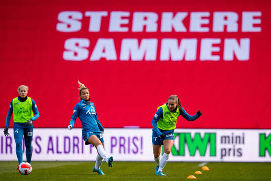 Celin Bizet Ildhusøy and Guro Reiten of the Norwegian
