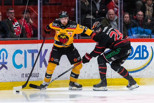 Luleås Linus Omark och Örebros Jani Lajunen