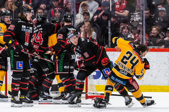 Örebros Gustav Backström och Luleås Brendan Shinnimin