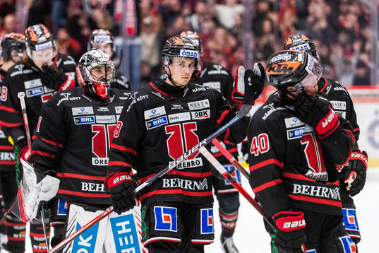 Örebros målvakt Jhonas Enroth och Joel Mustonen deppar