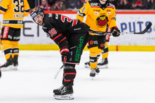 Örebros Emil Larsson deppar