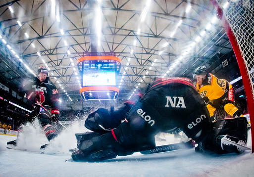 Luleås Pontus Andreasson gör 1-2 på Örebros målvakt