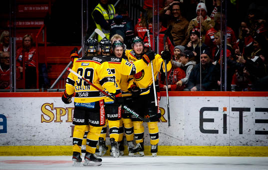 Luleås Pontus Andreasson gör 1-2 och jublar