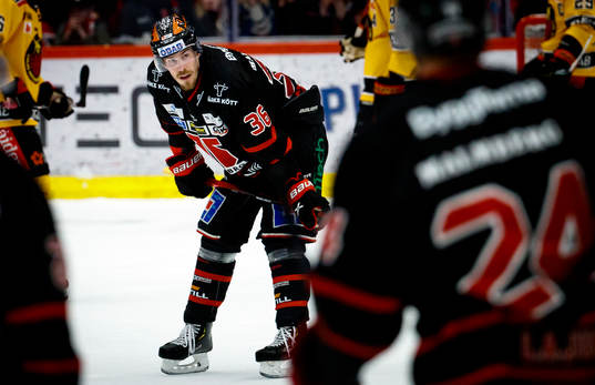 Örebros Emil Larsson deppar