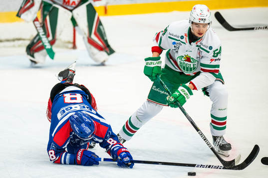Oskarshamns Fredrik Olofsson och Rögles William Wallinder