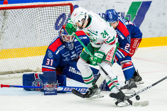 Oskarshamns målvakt Tim Juel och Brian Cooper