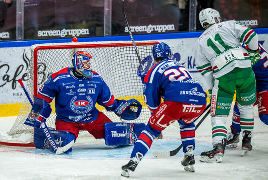 Oskarshamns målvakt Tim Juel och Brian Cooper samt Rögles