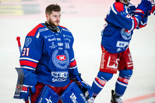 Oskarshamns målvakt Tim Juel jublar