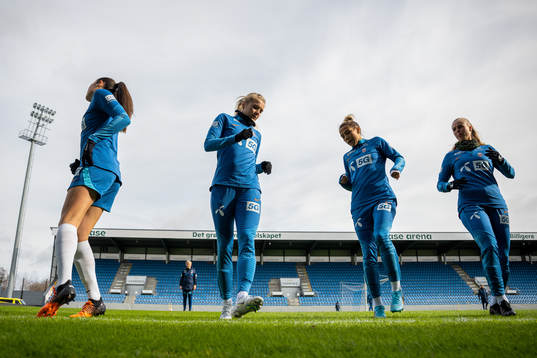 Ada Hegerberg, Celin Bizet Ildhusøy and Nora Eide Lie of