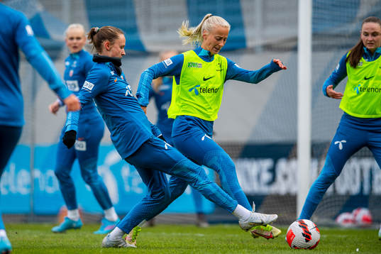 Caroline Graham Hansen and Anja Sønstevold of the