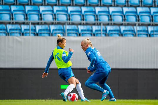 Celin Bizet Ildhusøy and Maria Thorisdottir of the