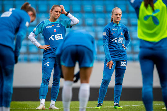 Lisa Fjeldstad Naalsund and Amalie Eikeland of the