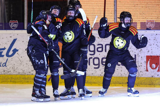 Brynäs Denisa Krizova jublar med lagkamrater