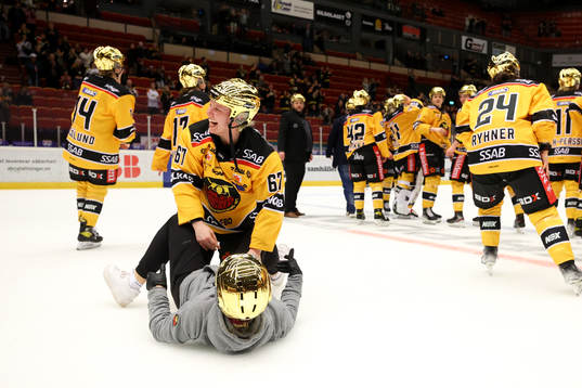 Luleås Linn Peterson jublar